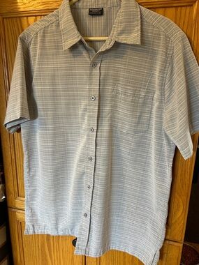 Light Gray Short-Sleeve Button-Down Shirt